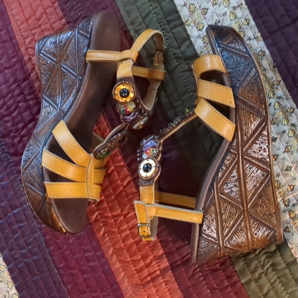 DORKING* genuine leather jewelled strappy buckled sandals, mustard size 37 - Picture 4 of 15